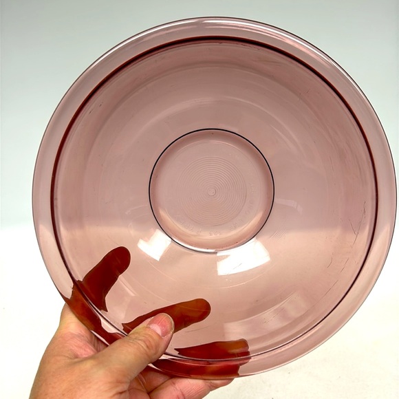 Vintage PYREX 8.5” D cranberry / pink 1.5 L  mixing bowl USA - Picture 2 of 5